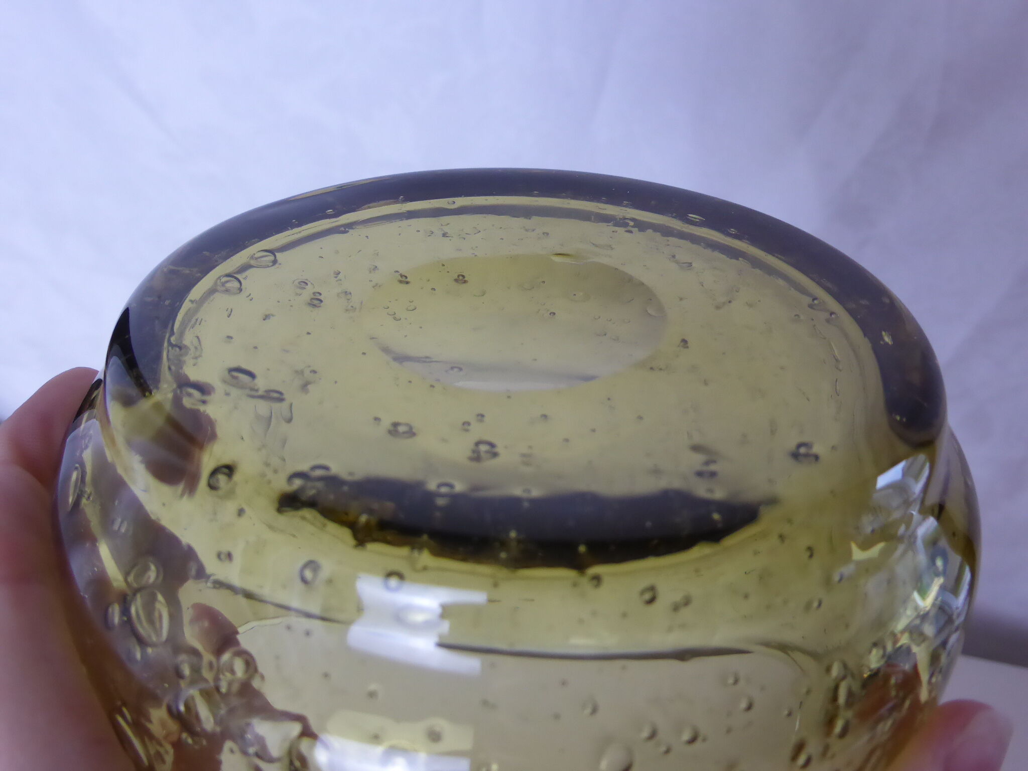 Coupe en verre bullé ocre