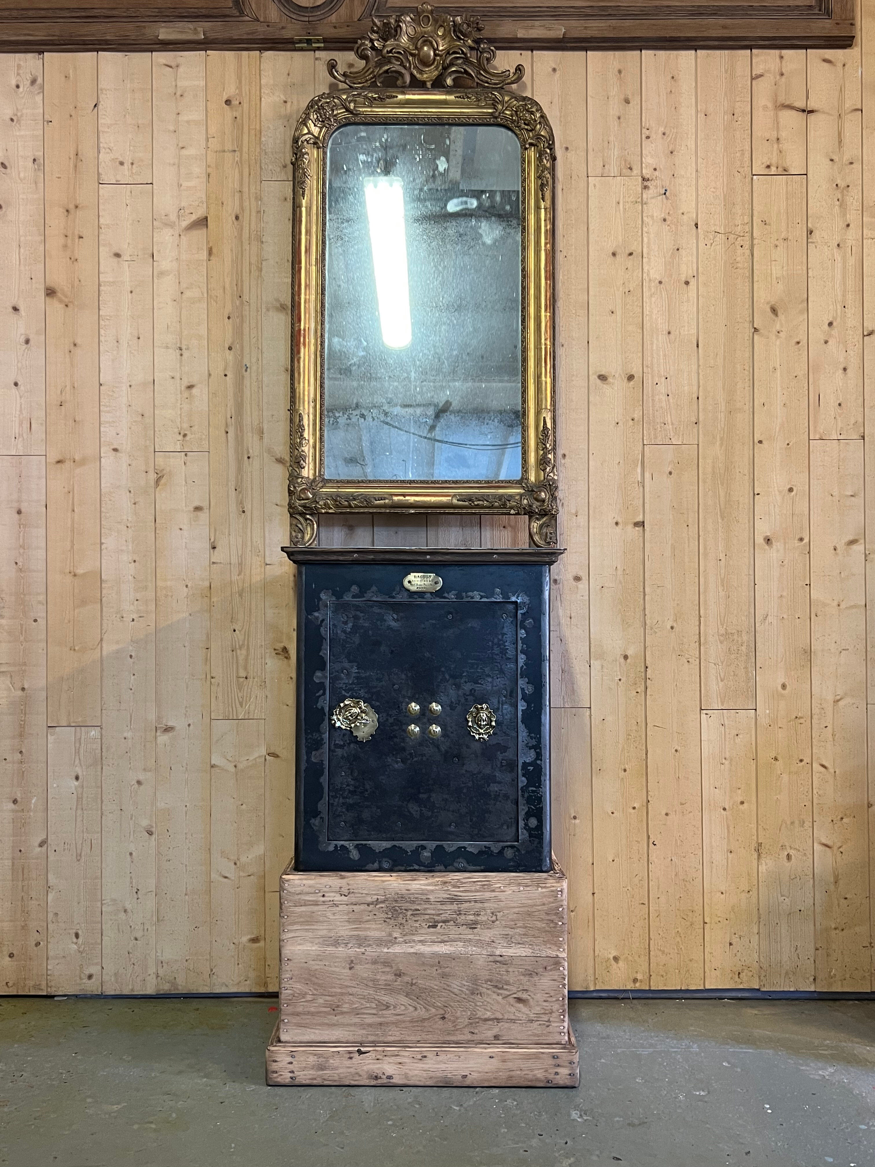 Louis Philippe mirror with a mercury pediment