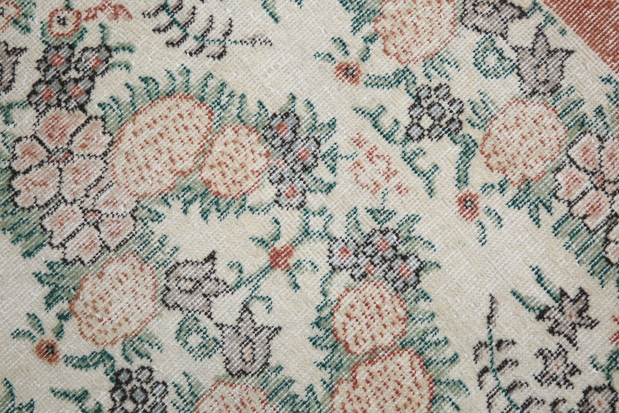 Coral red farmhouse floral rug 206x112cm