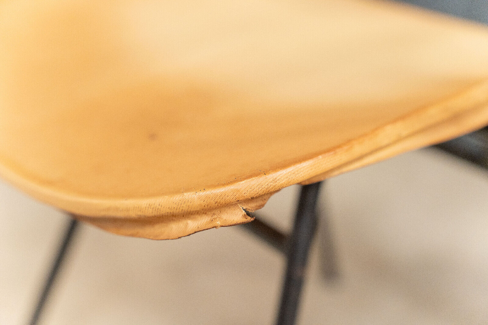 Office chair 1960 tubular seat skaï patina cream