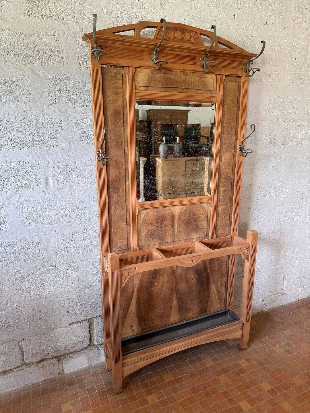 Art Deco entrance coat rack in walnut - Early 20th century
