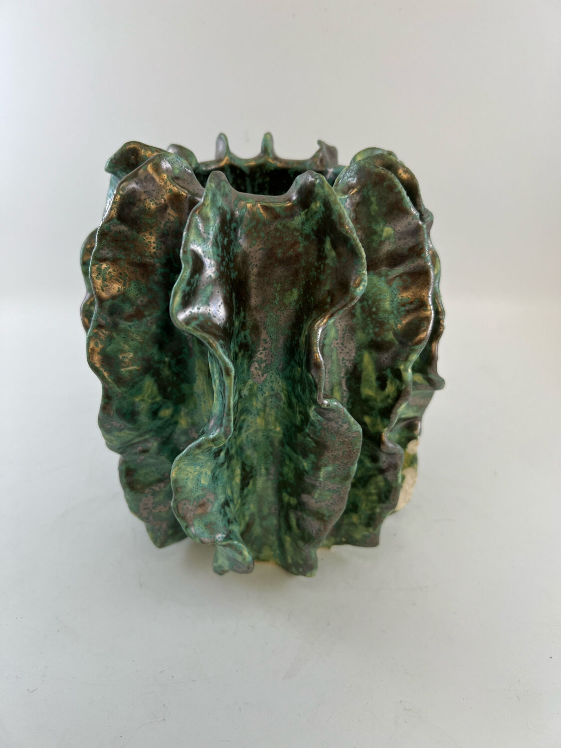 Valgo iridescent green design vase