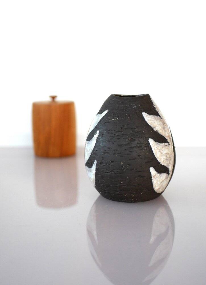 Vintage Danish pottery vase with graphic monochrome design and glazing from Helge Österberg