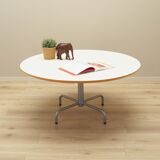 Round table, Danish design, 1990s, production: Denmark