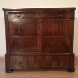 Commode italienne à quatre tiroirs en noyer de la fin du XIXe siècle
