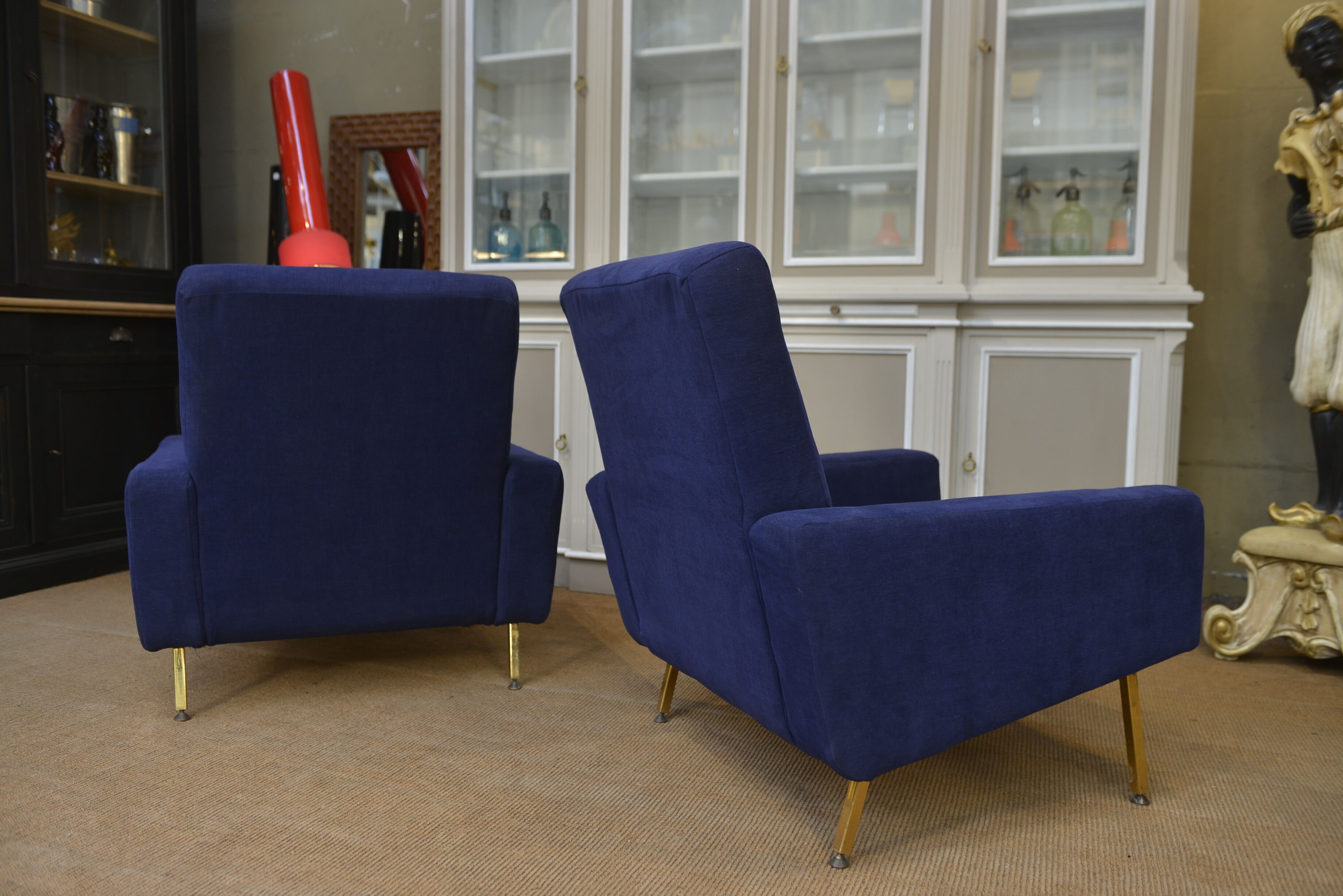 Pair of armchairs and ottoman vintage 1950 in blue velour and brass