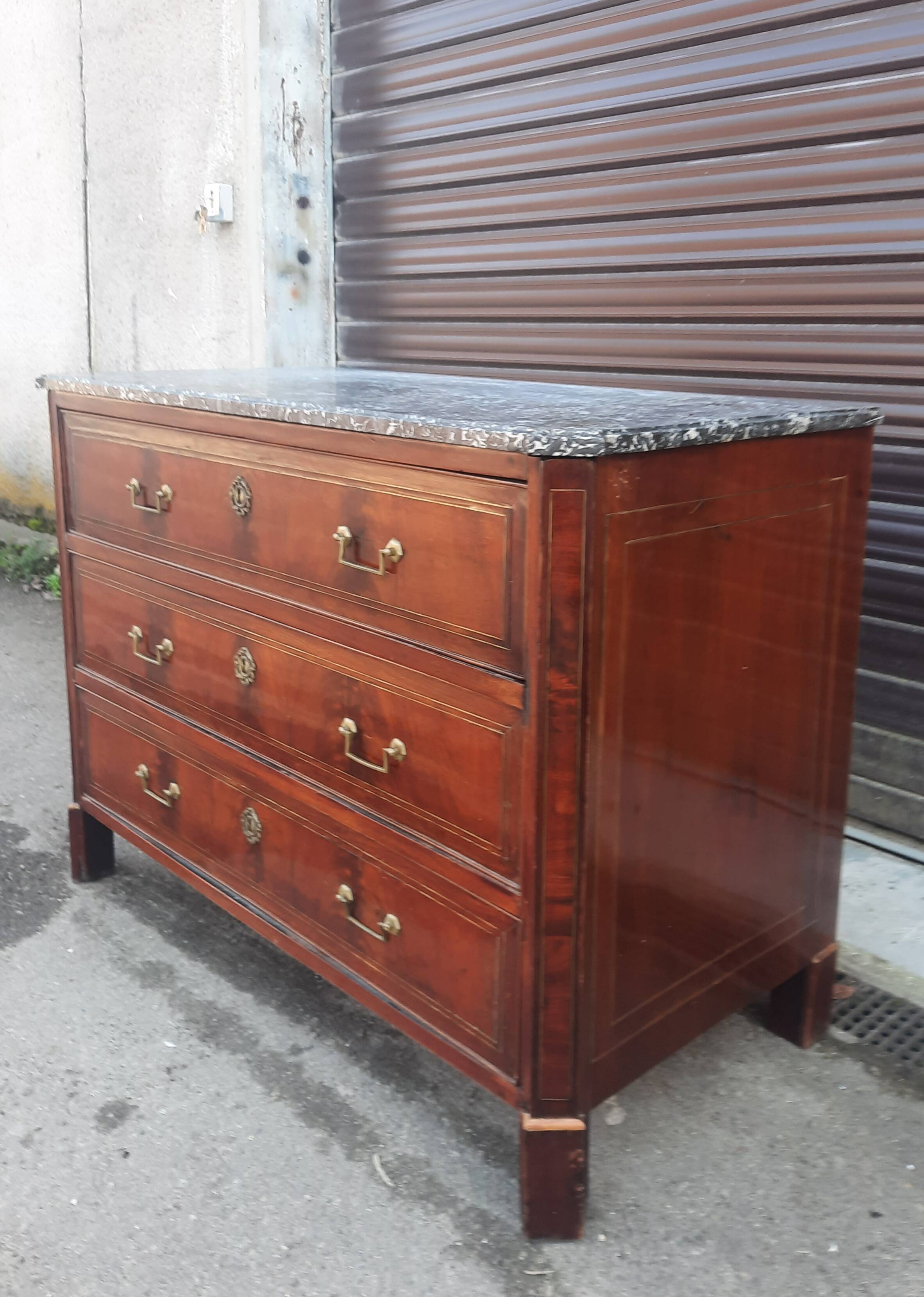 Mahogany chest of drawers from the nineteenth century