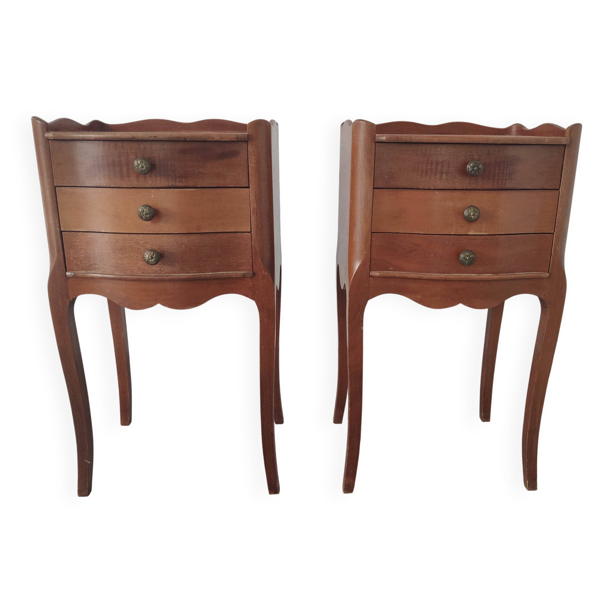 2 bedside tables
