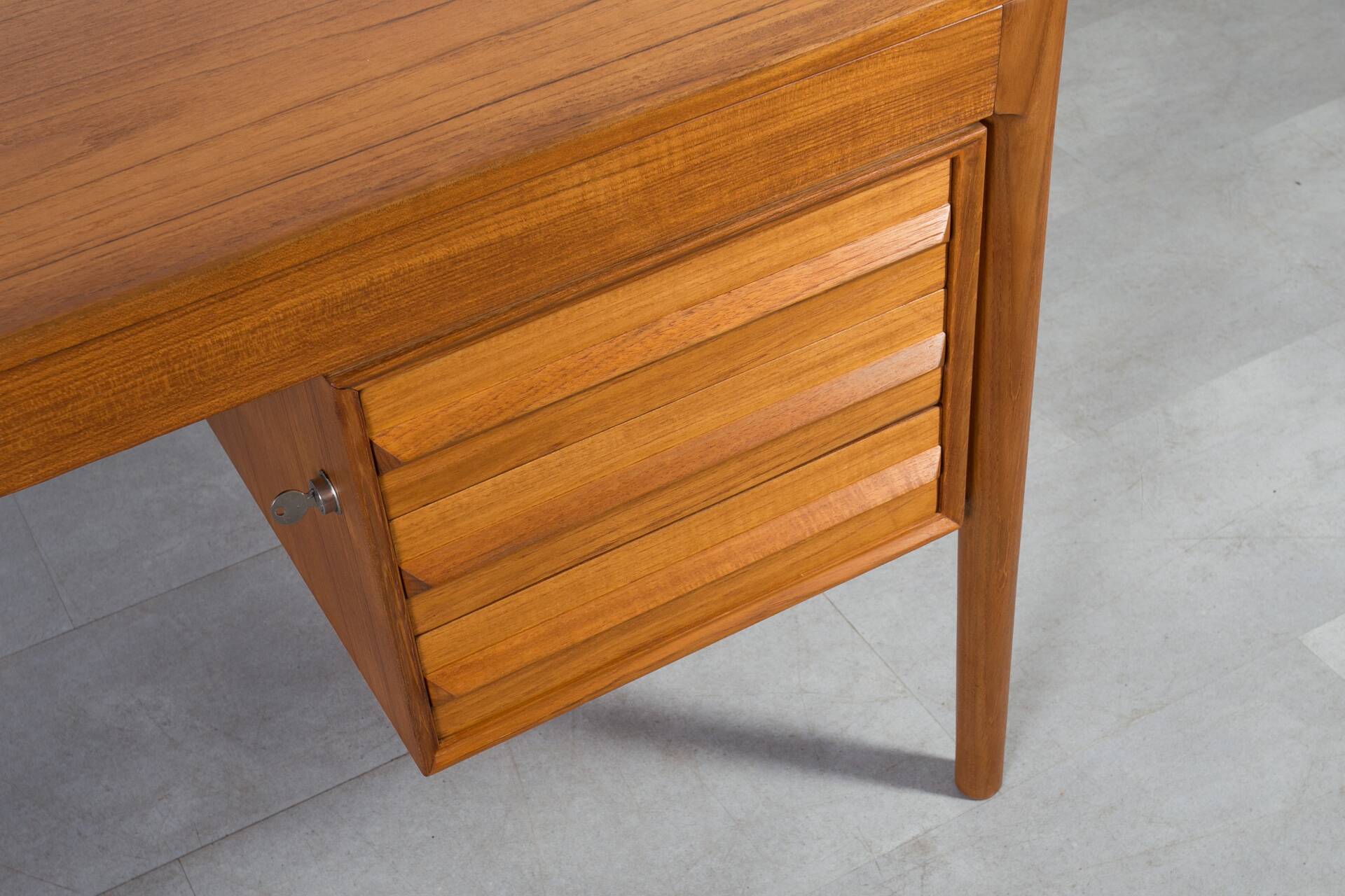Mid-century modern teak desk by Torbjørn Afdal for Bruksbo, 1960s
