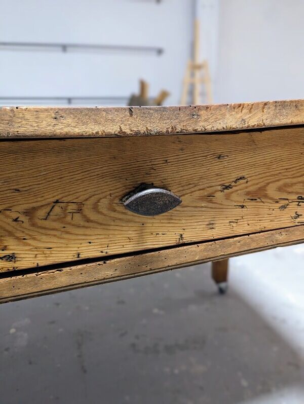 Table de ferme montée du roulettes