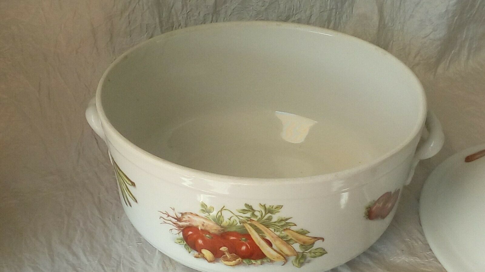 Porcelain soup with fire decor legumes 4 seasons