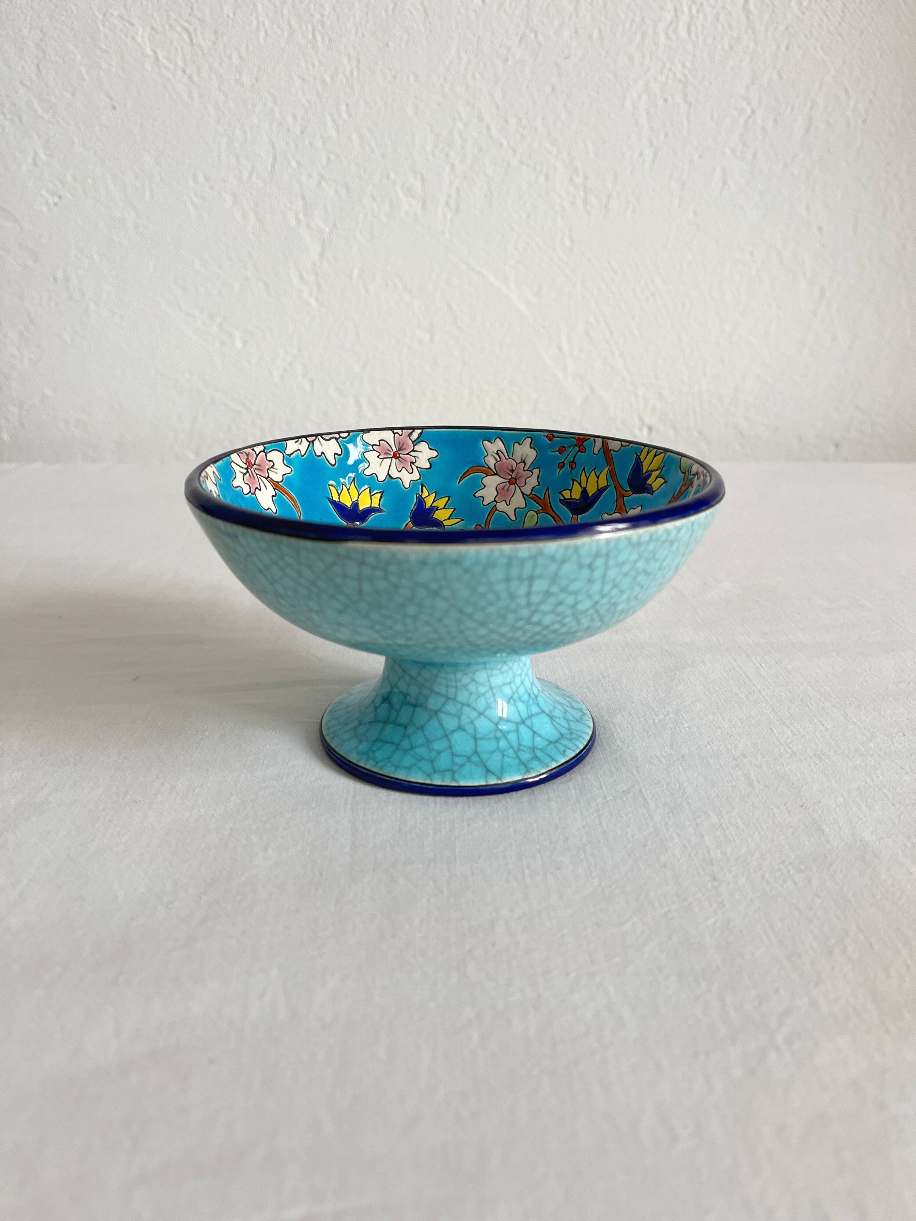 Petite coupe sur pied en émaux de Longwy "Florence" bleue