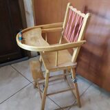 Chaise haute enfant en bois vintage