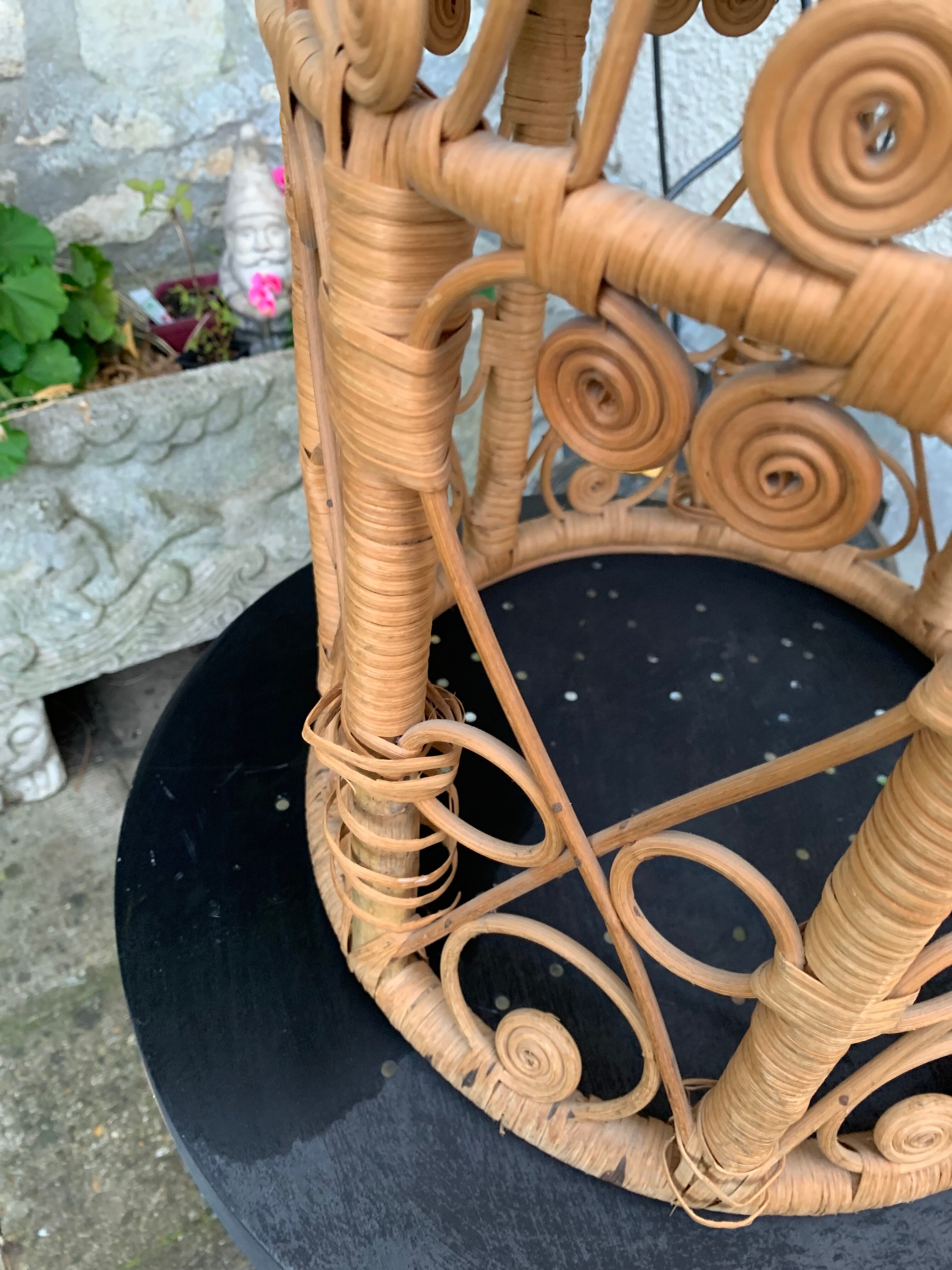 Side table in wicker rattan