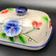 Beurrier en céramique à fleurs colorées