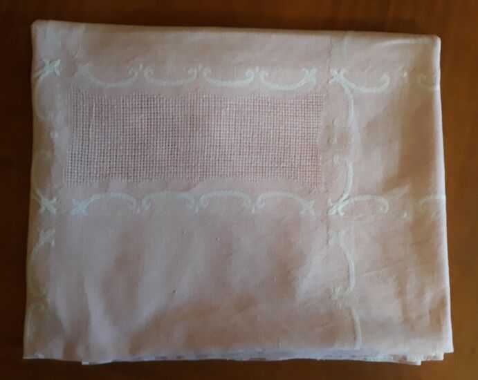 Pink tablecloth 80s