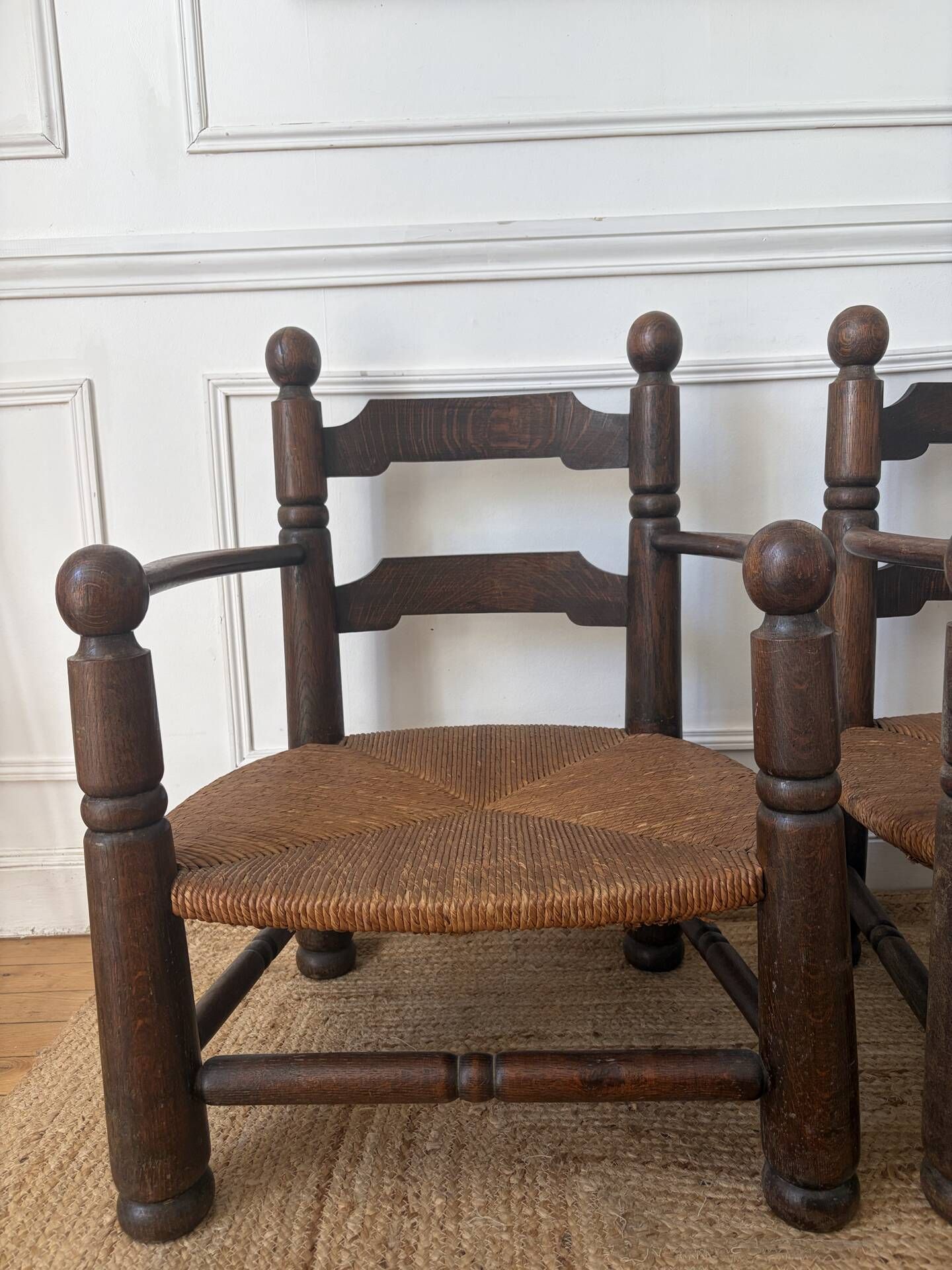 Paire de fauteuils en bois et paille  Charles Dudouyt 
