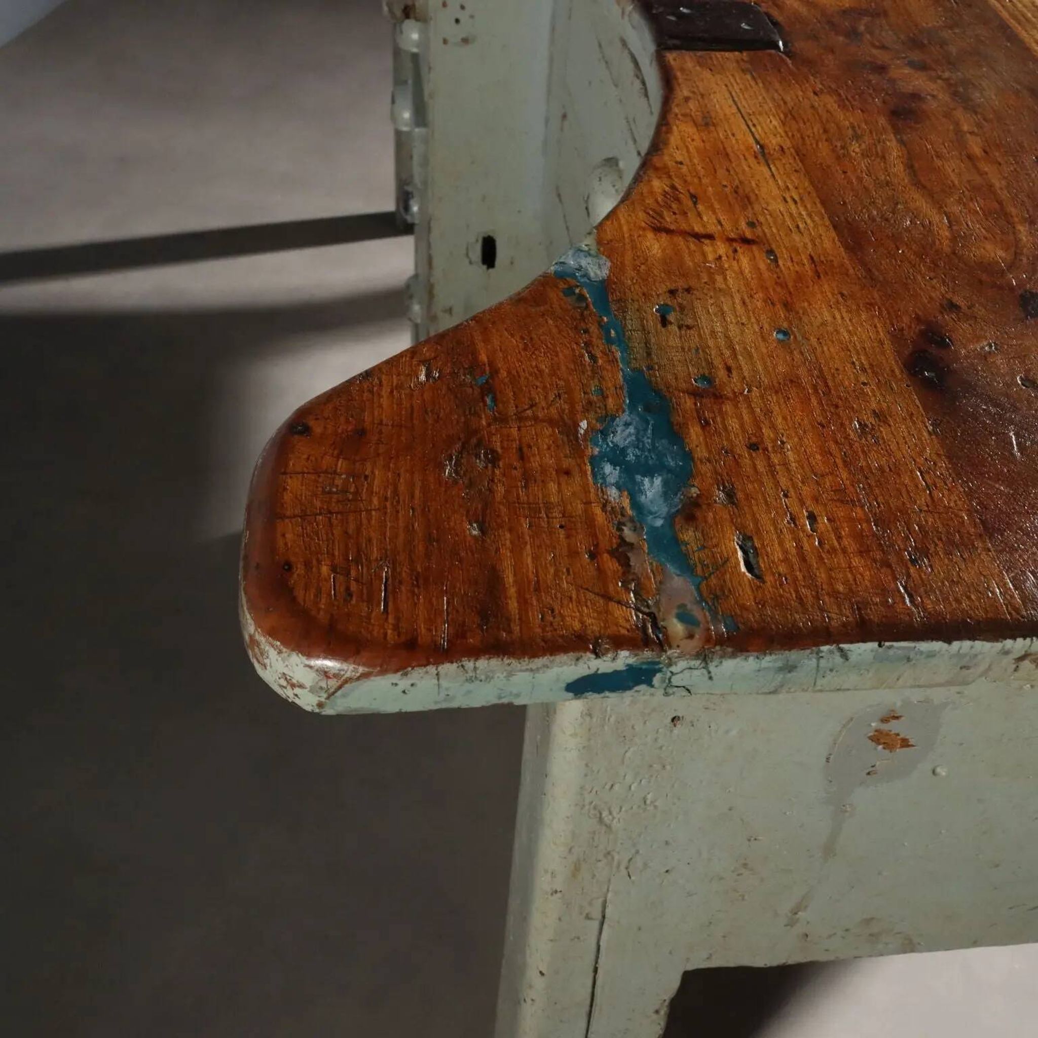 Table industrielle vintage en sapin et orme, Italie XXe siècle