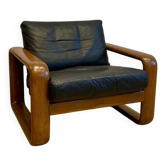 Vintage armchair in curved wood and black leather – in the style of Hombre