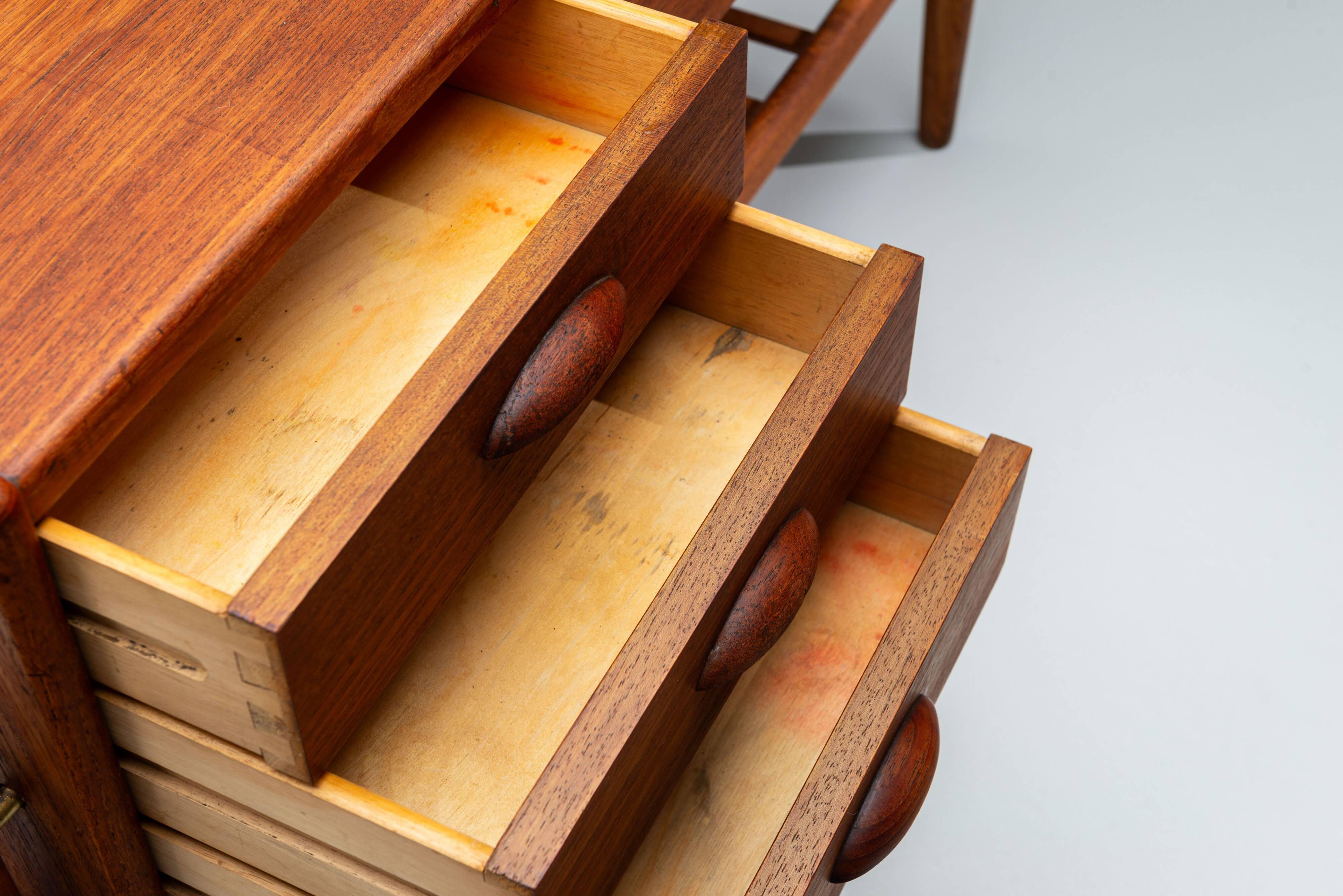 No. 36 teak planter by Arne Wahl Iversen for Vinde Møbelfabrik