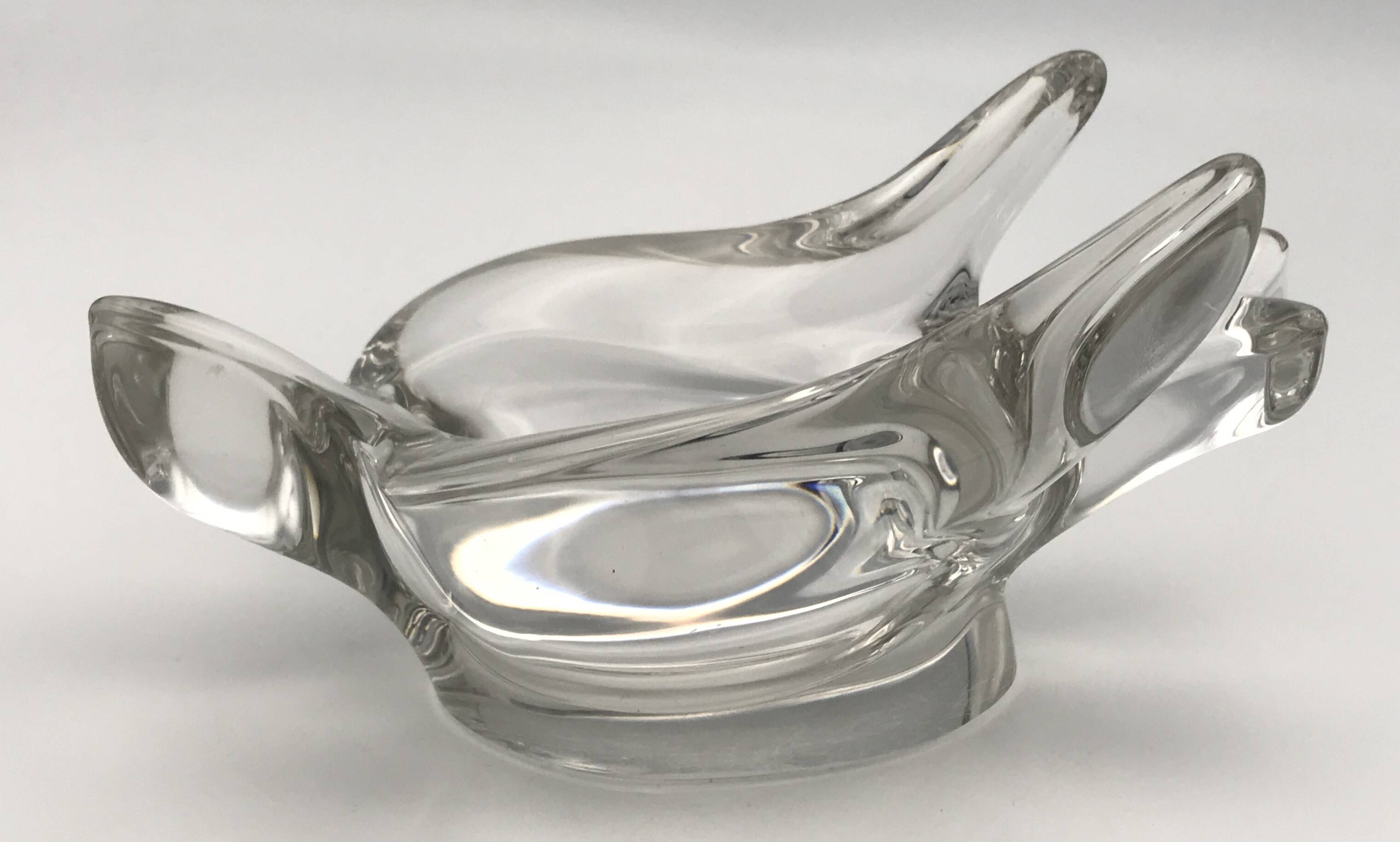 Bird-shaped paperweight, crystal swallow