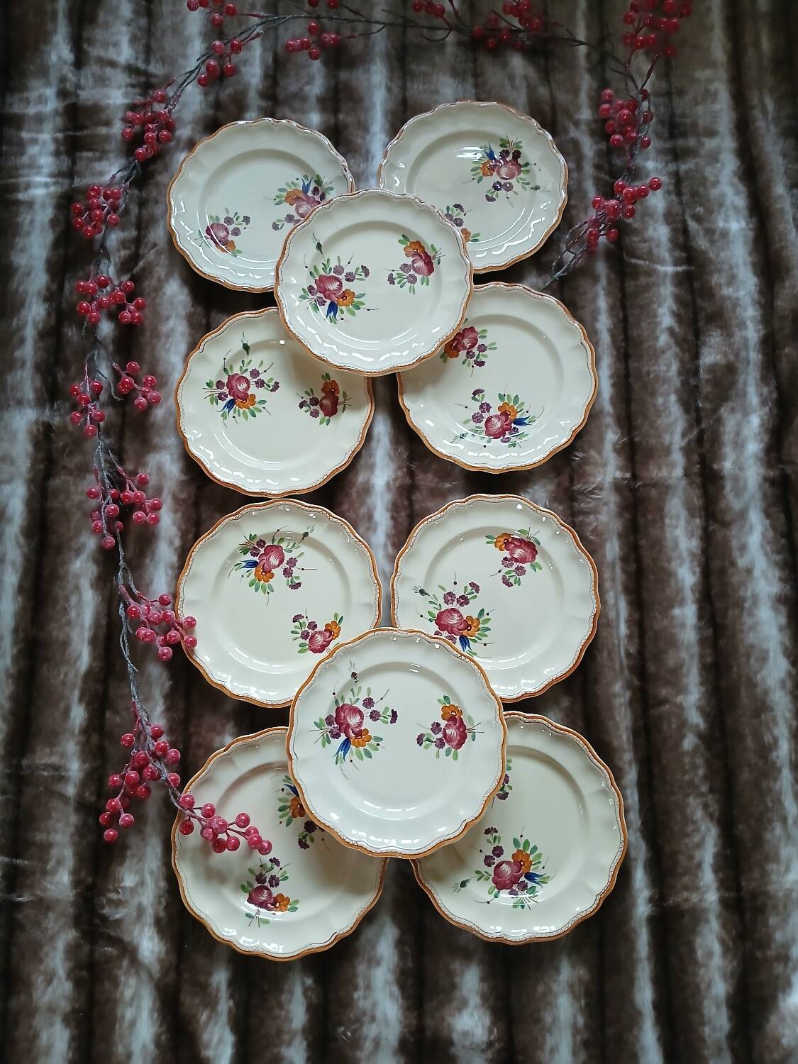 10 vintage Longchamp dinner plates