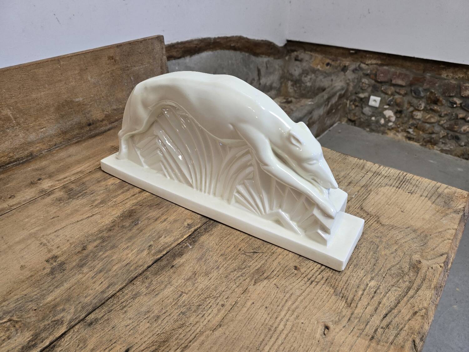 Sculpture en faïence émaillée blanche "lévrier en course" Abel René-Philippe