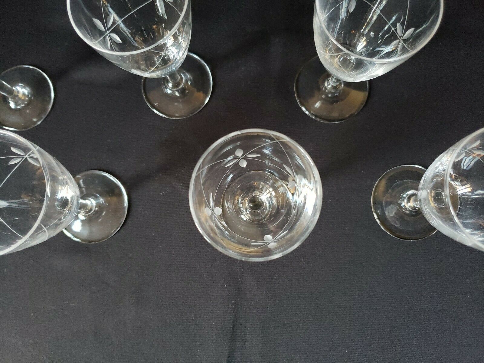 Set of 6 old crystal glasses cut for port or blanc wine