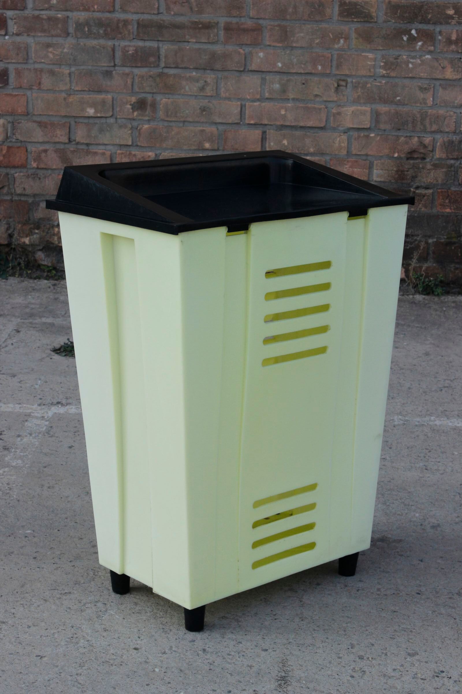 Vintage plastic laundry basket, France 1950s