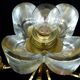 Plafonnier en laiton avec des fleurs en verre givré attribué à Mazzega, années 1960.