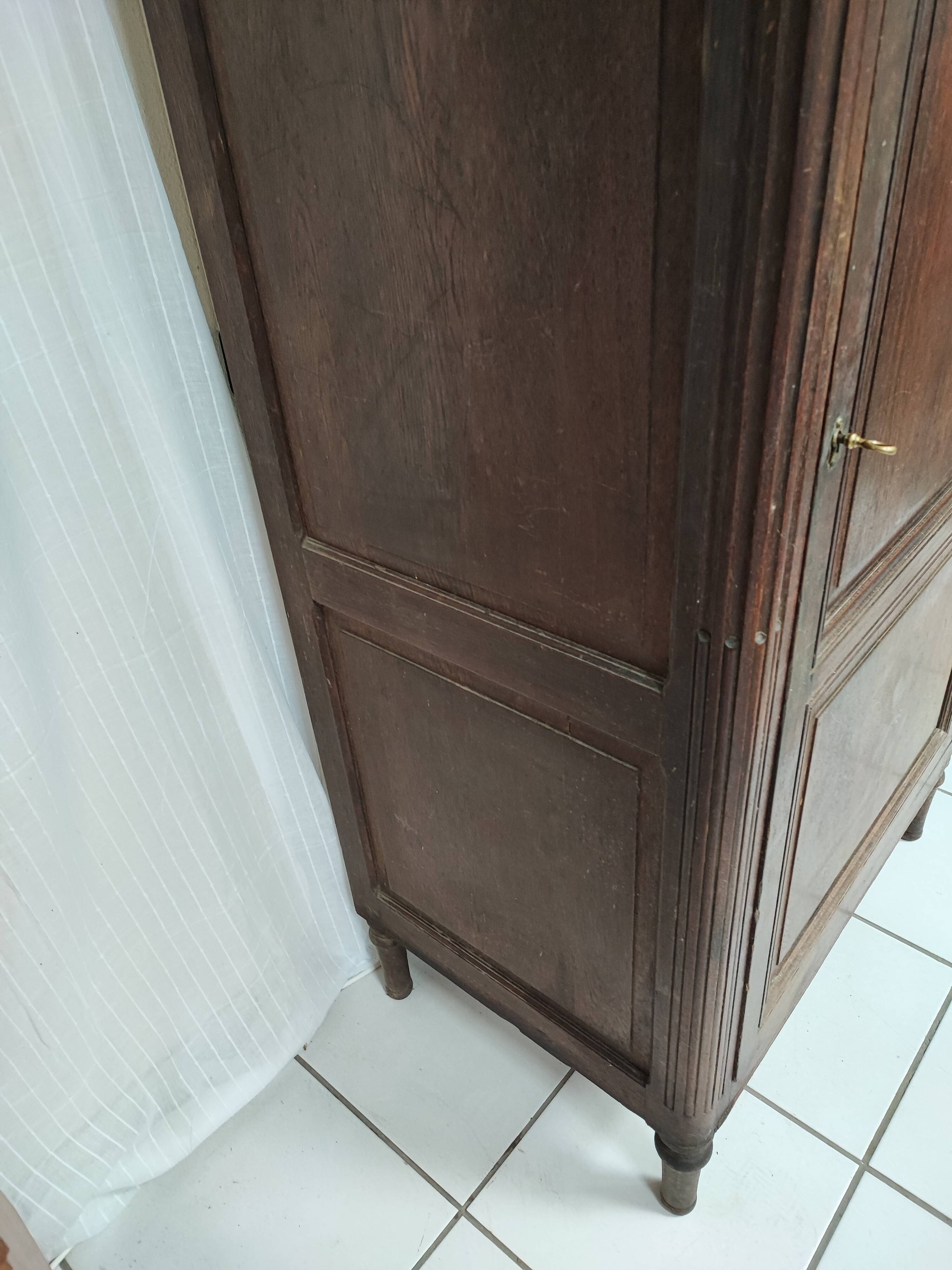 Bonnetière man standing cabinet a door