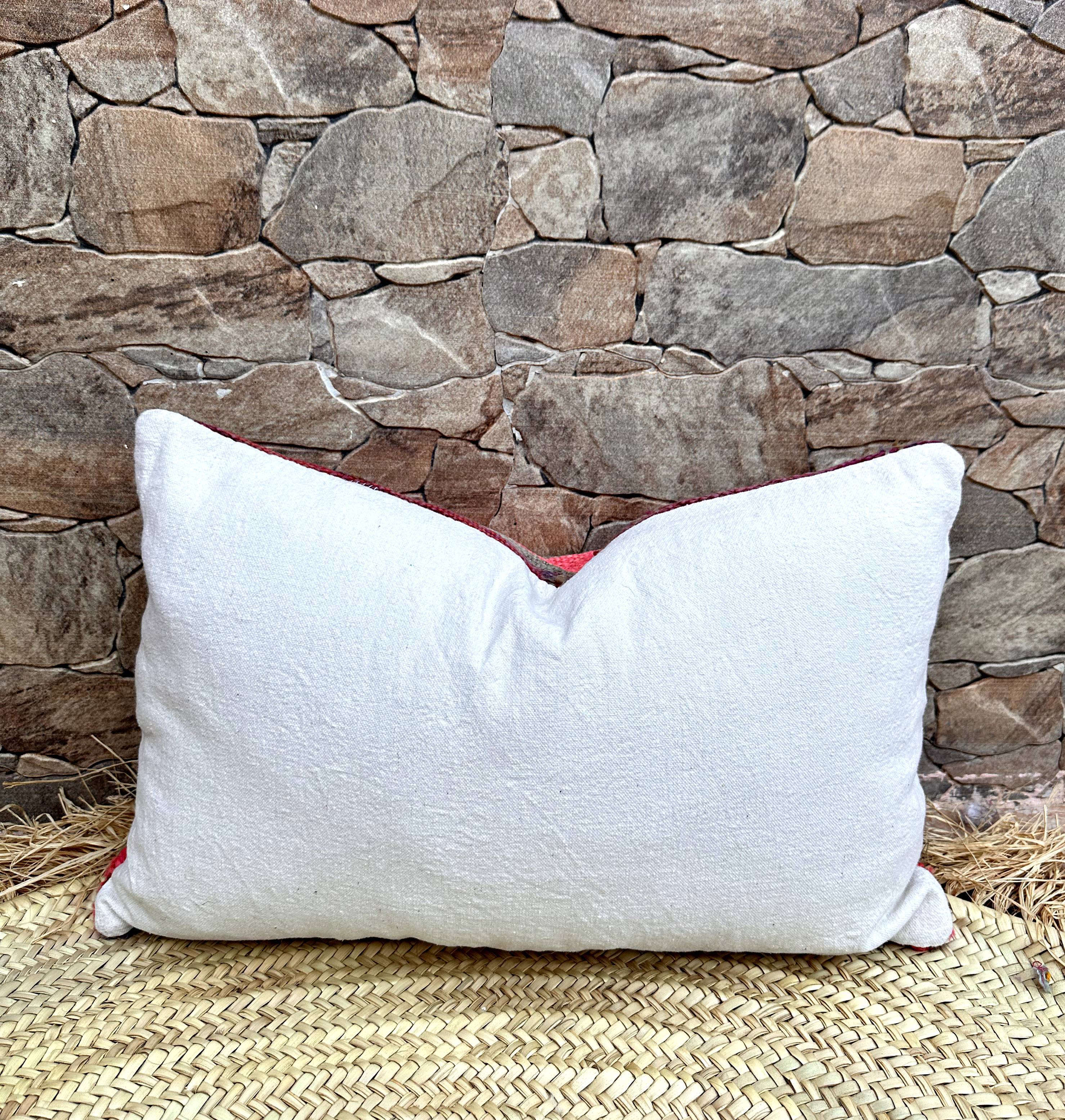 Beautiful vintage Berber Kilim pillow from Morocco
