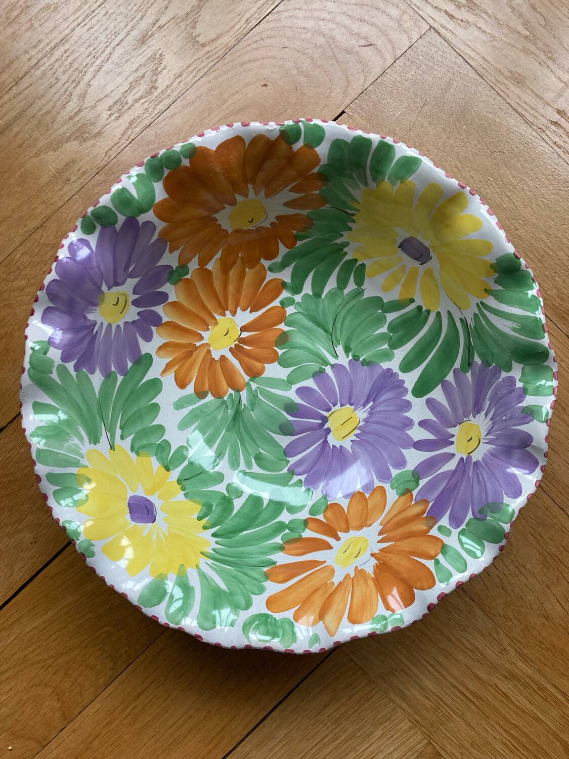Fruit bowl decorated with coloured flowers