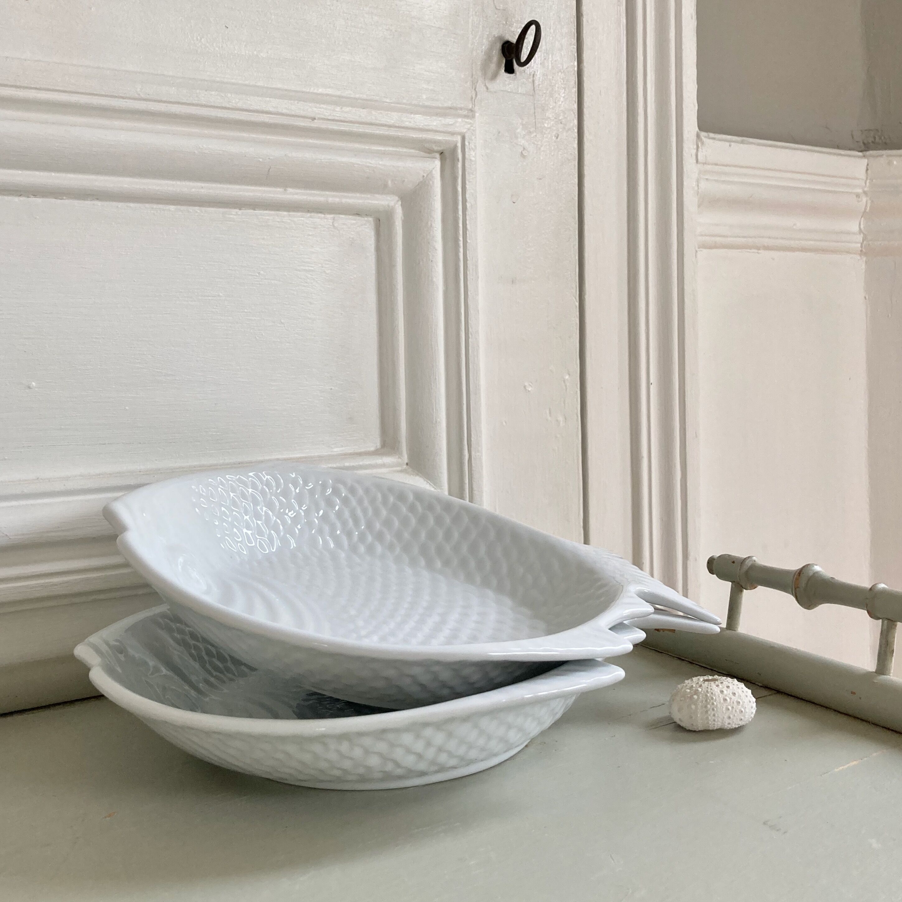Embossed ceramic fish dishes