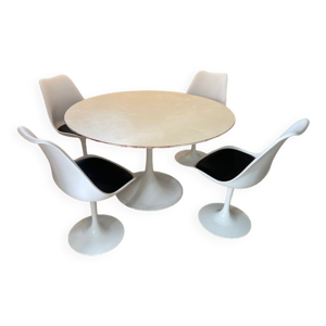Ensemble table et chaises - tulipe