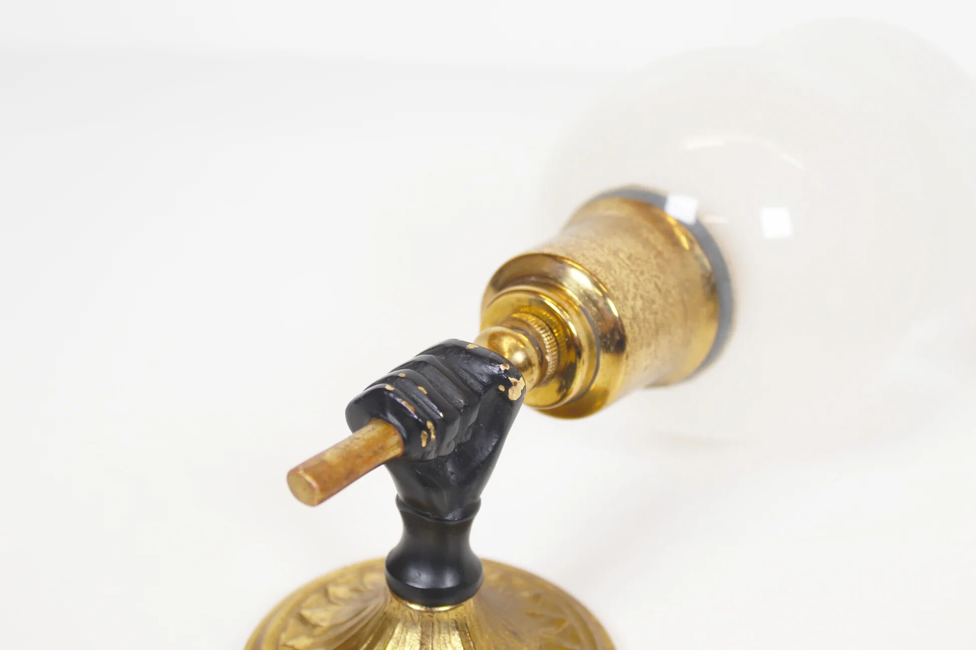 Paire de lampes murales 'torche' dans le style de Maison Jansen