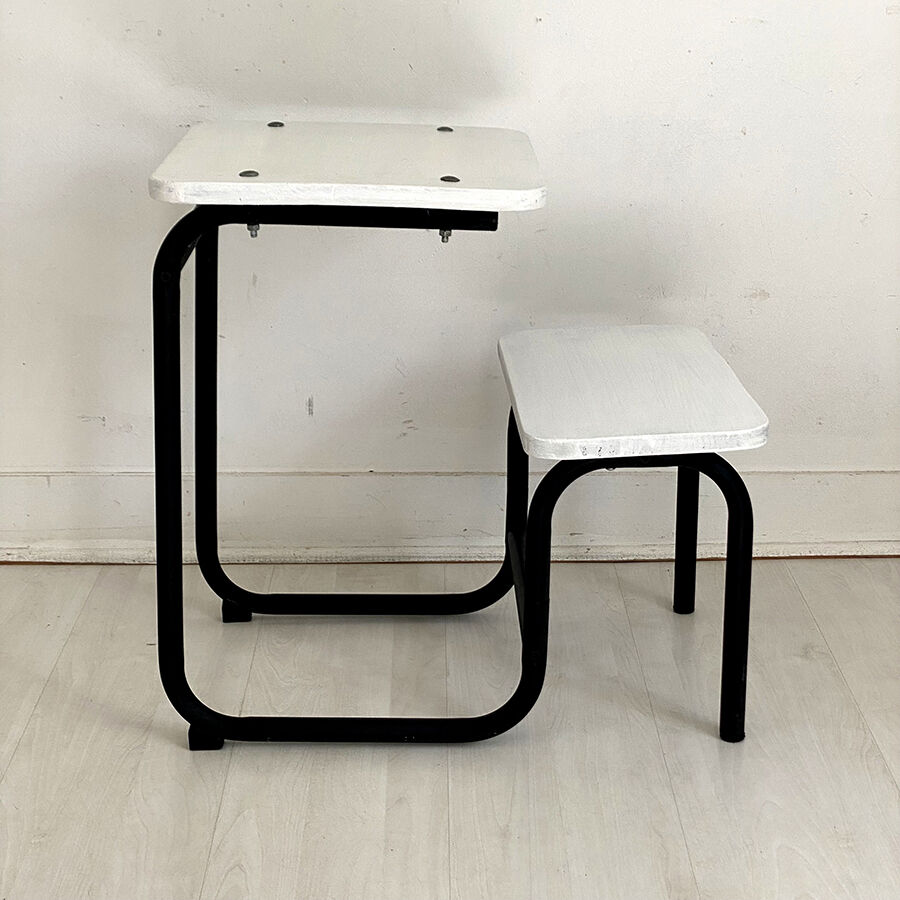 Small children's desk