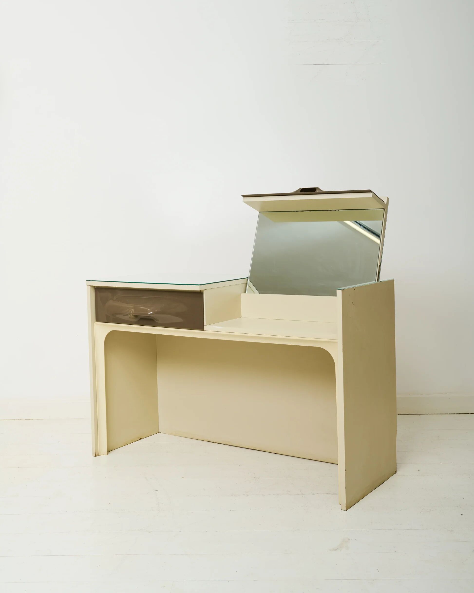 Coiffeuse série "DF-2000", Raymond Loewy, 1960