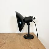 Lampe de table en émail noir industriel, années 1950