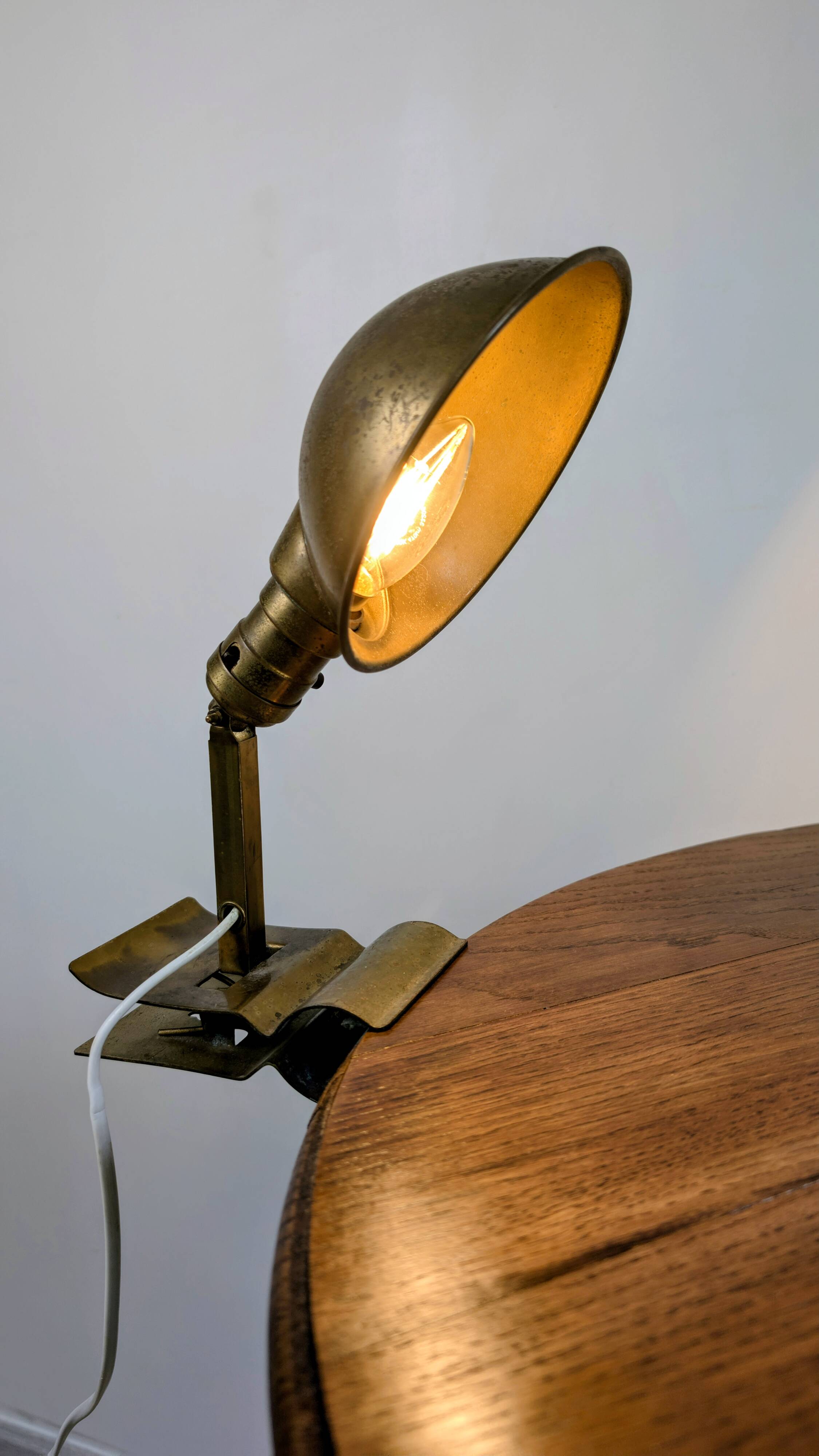 Lampe Adjusto-Lite à pince – métal doré & style industriel