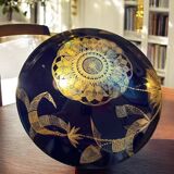 Bonbonniere from the Monaco porcelain factory with pure gold gilding.