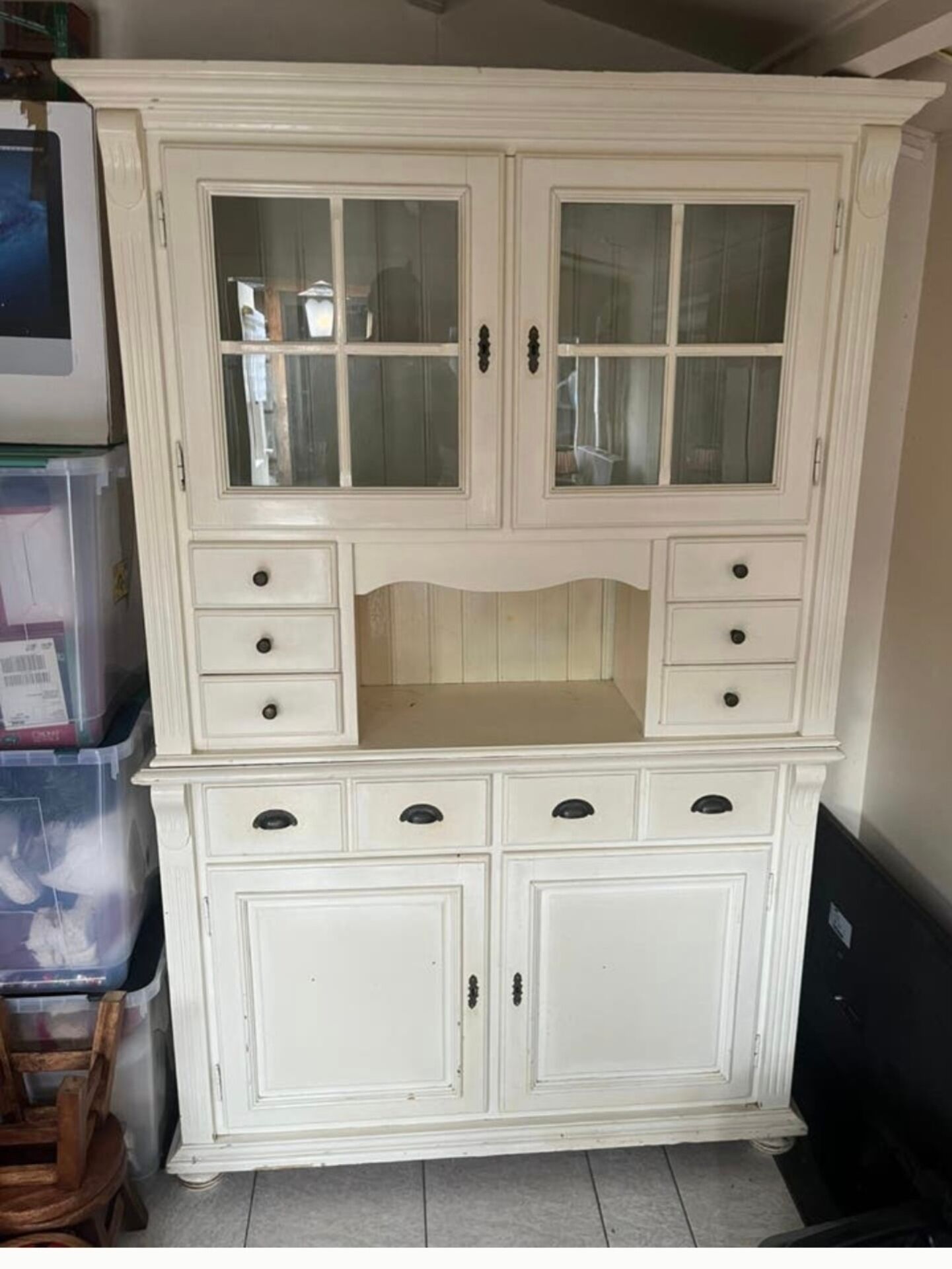 Large Wooden Country-Style Hutch / Buffet & Hutch Cabinet – Off-White