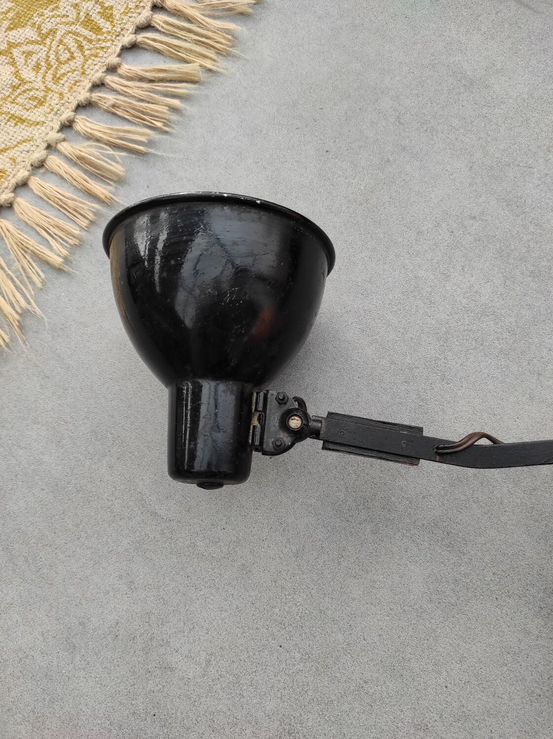 Accordion workshop lamp