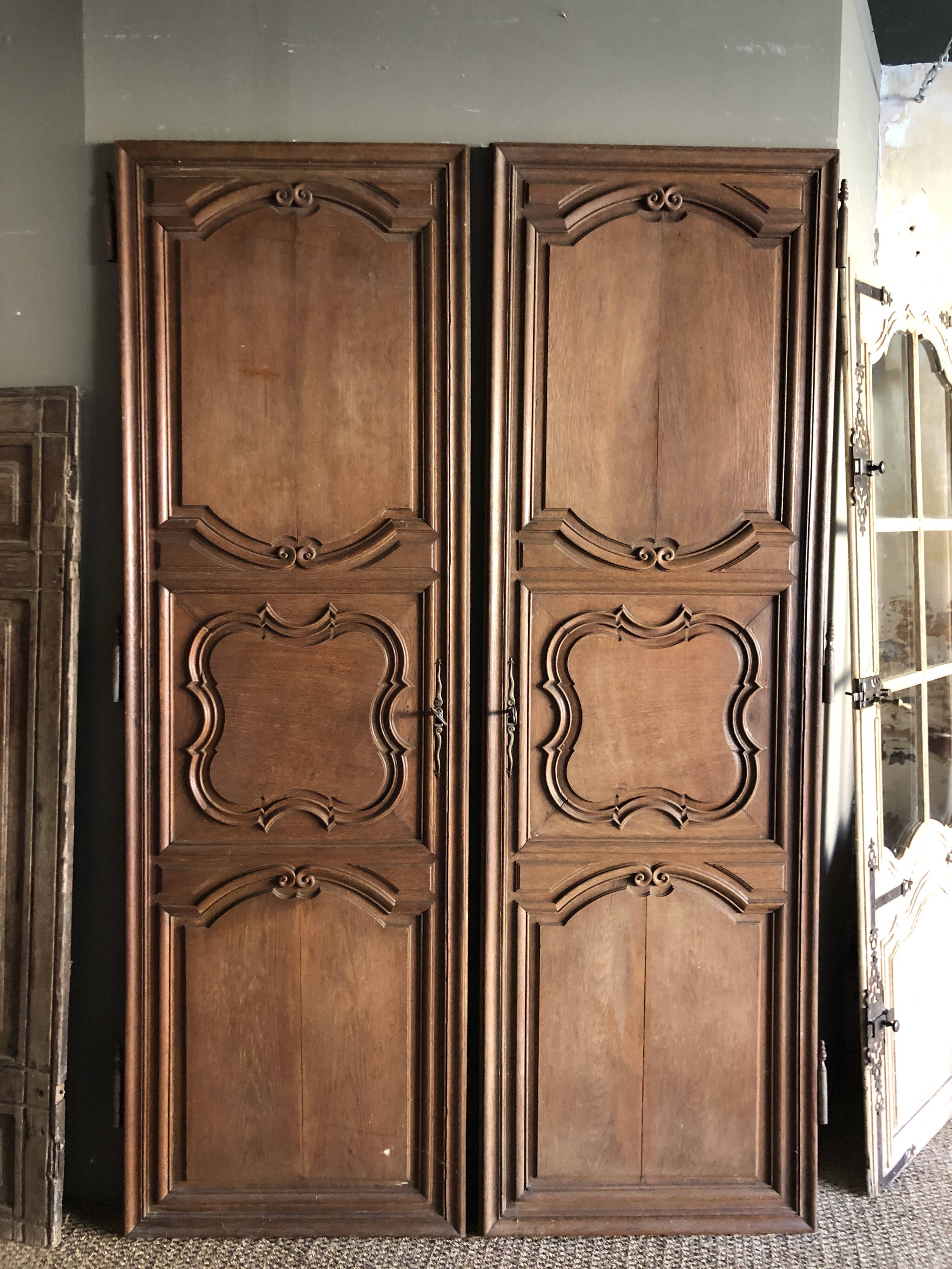 Pair of cupboard doors - Oak, late 18th century