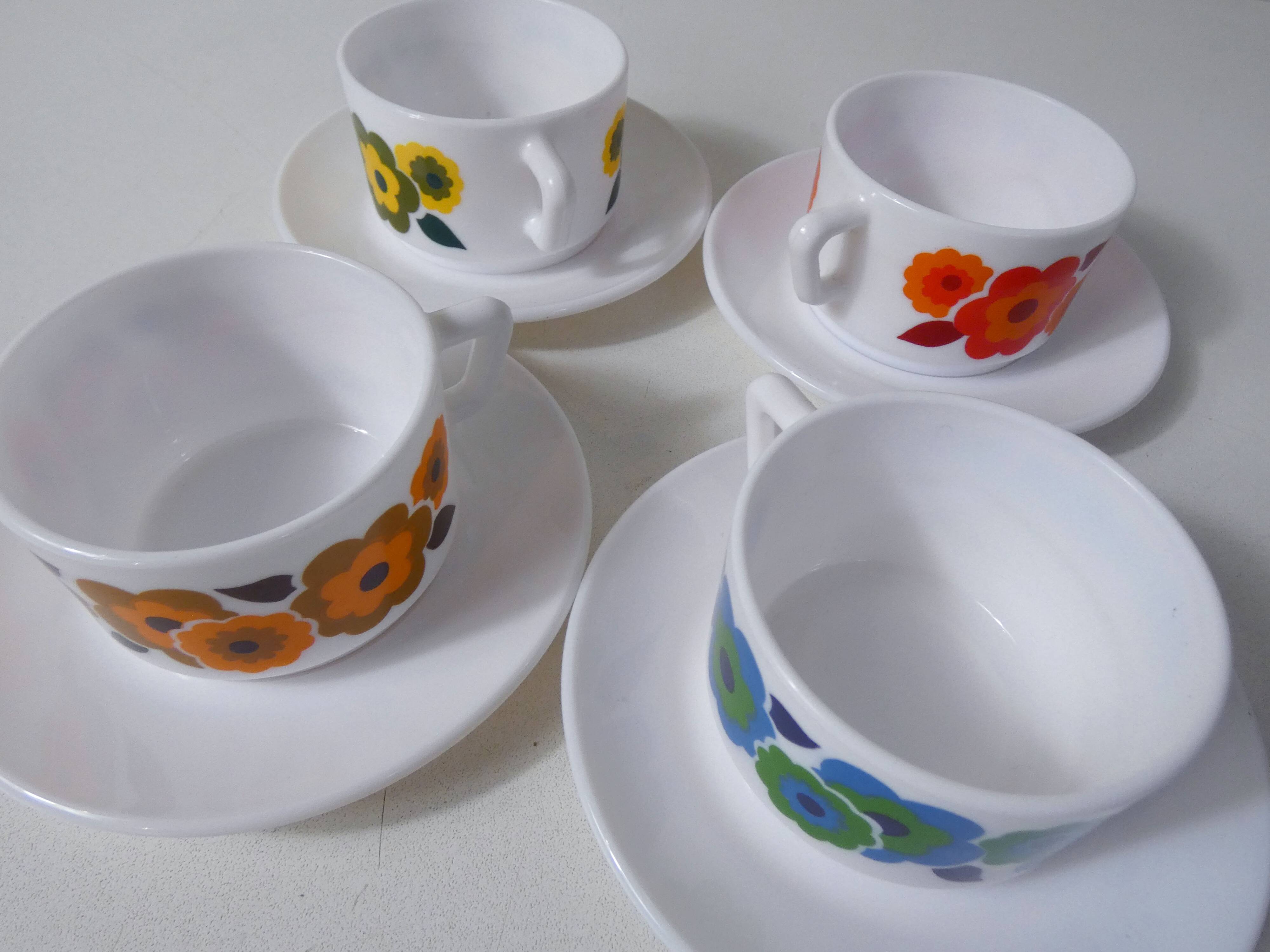 4 arcopal LOTUS cups