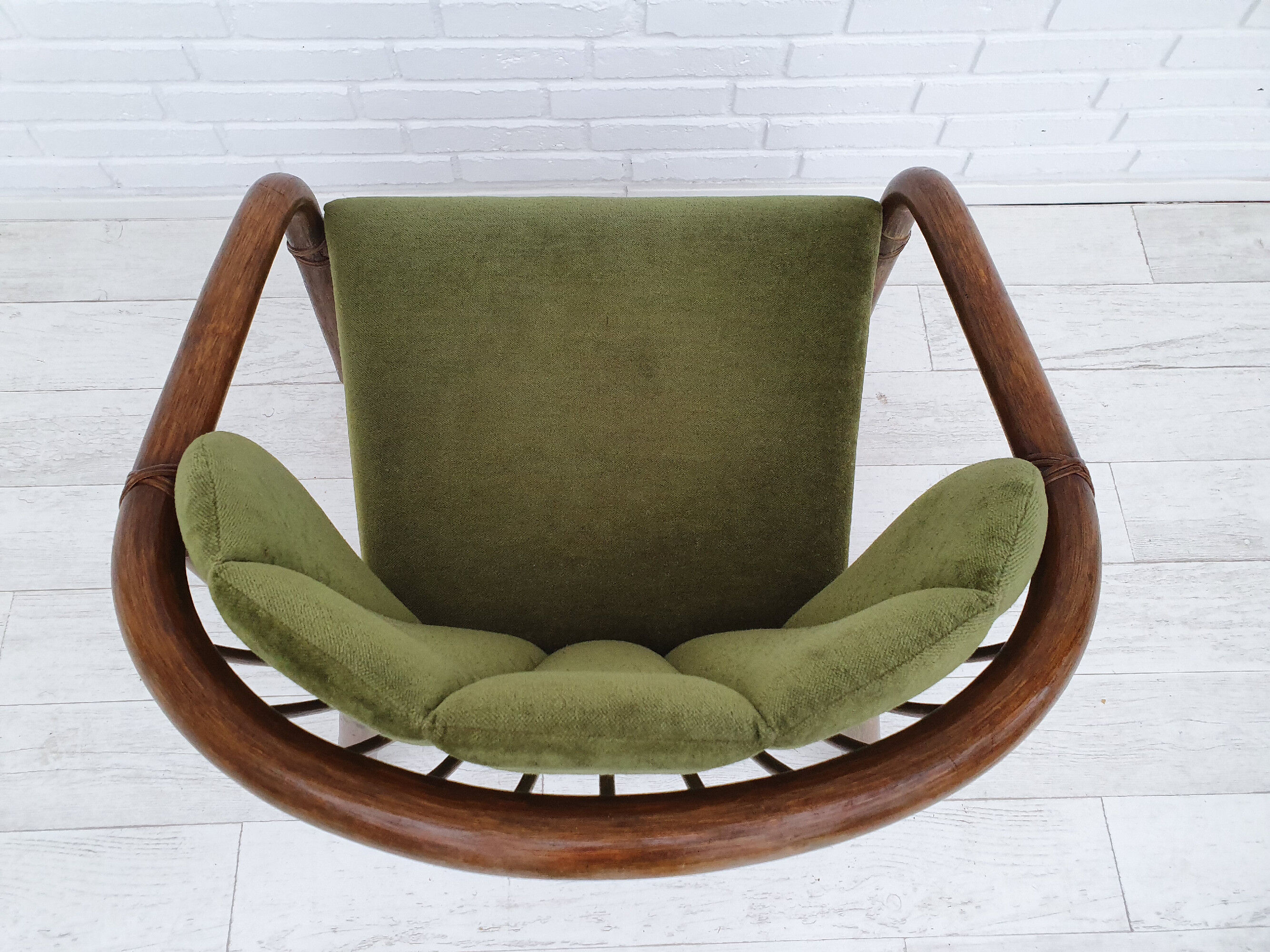 Fauteuil danois, rotin, velours, années 70