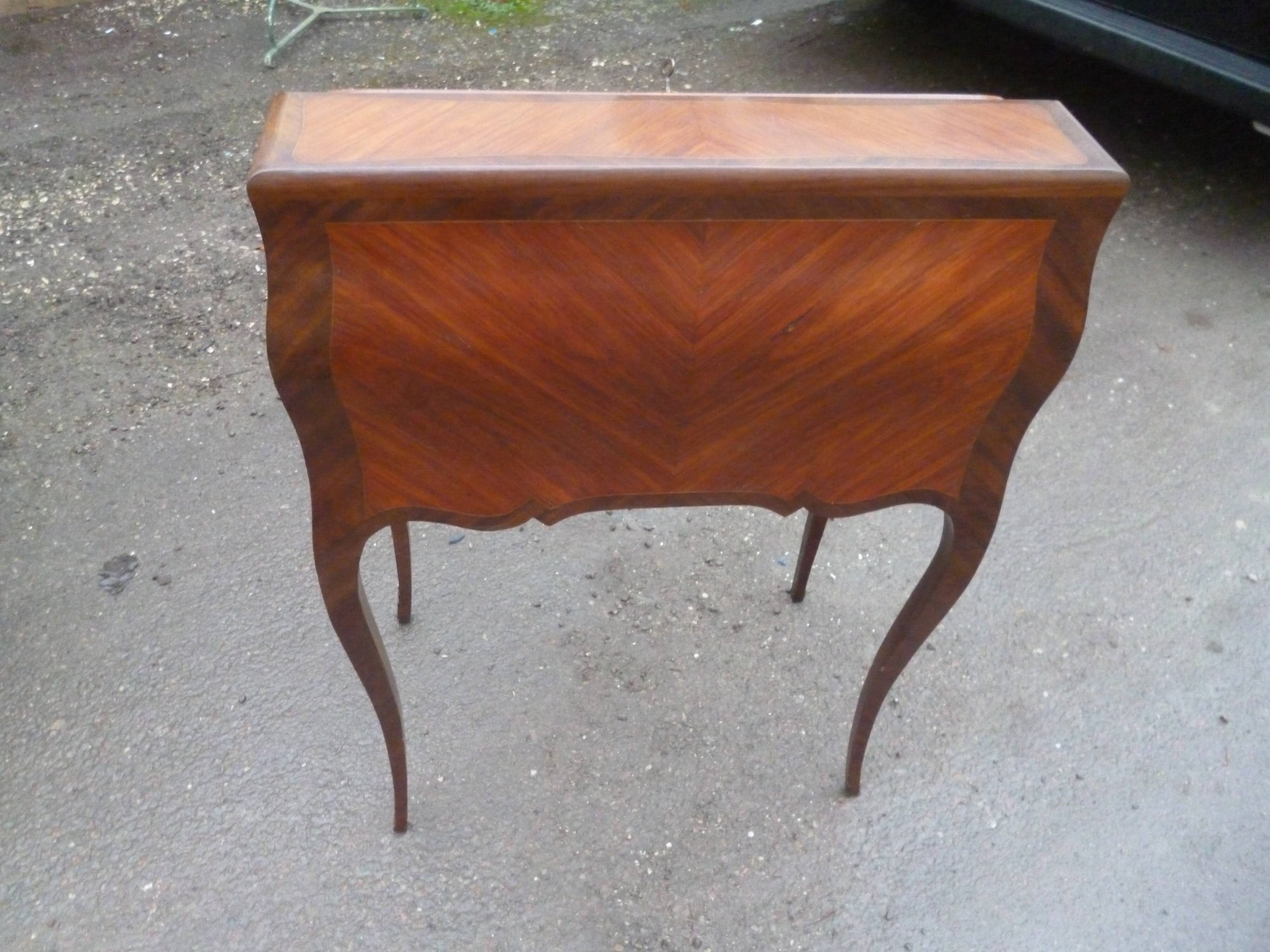 Bureau de dame en marqueterie de style Louis XV