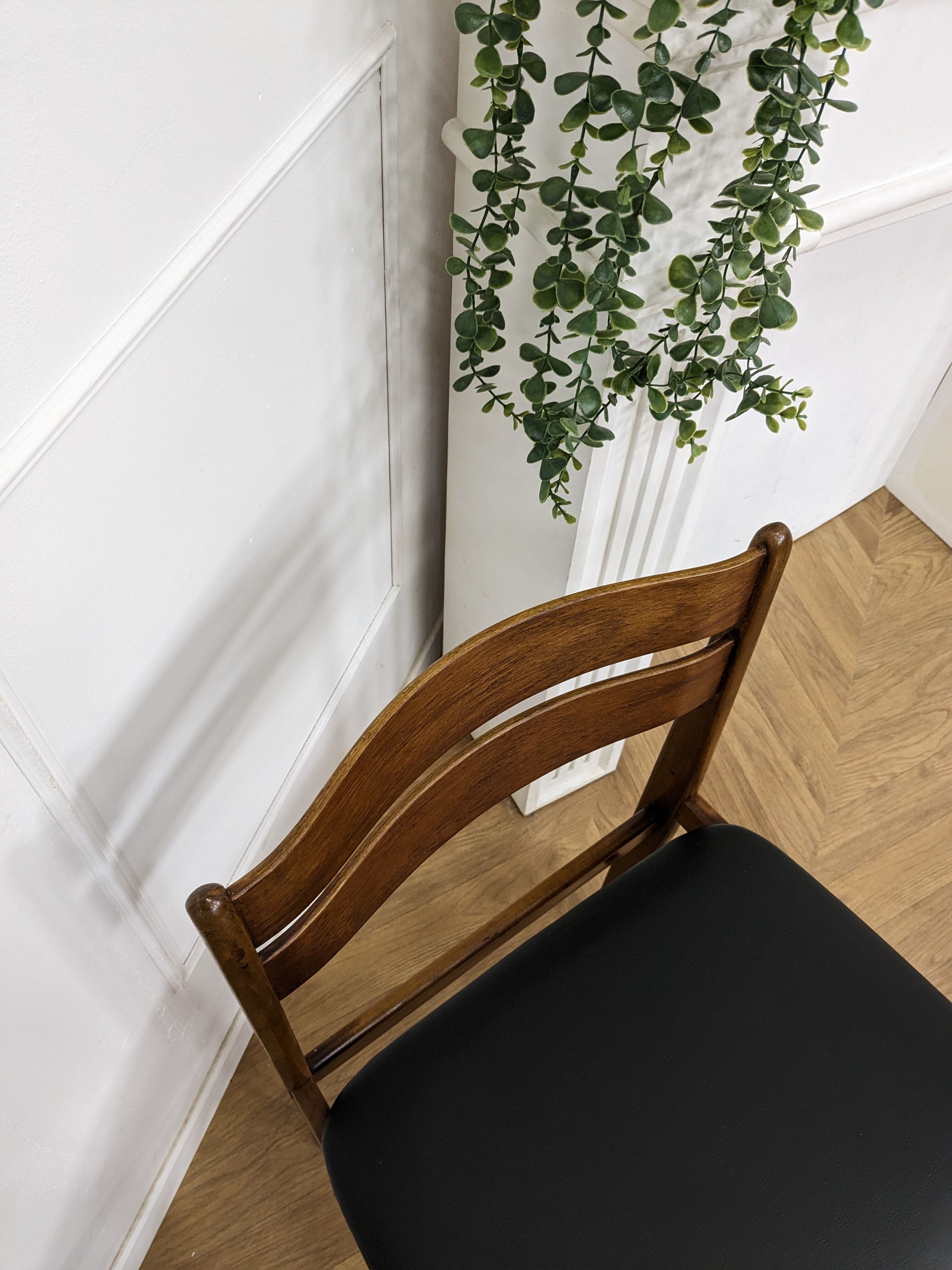 2 Scandinavian chairs