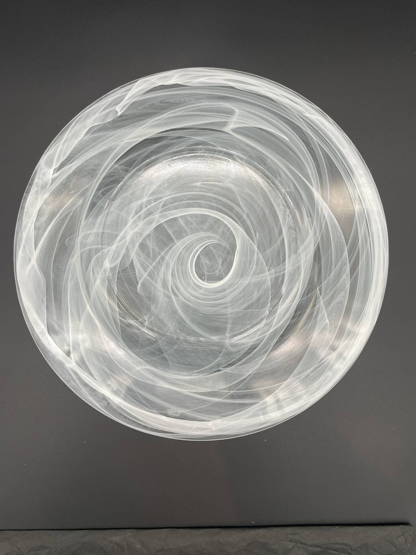 Large glass plate "Smoke Swirls" – white decor, Ø 35 cm
