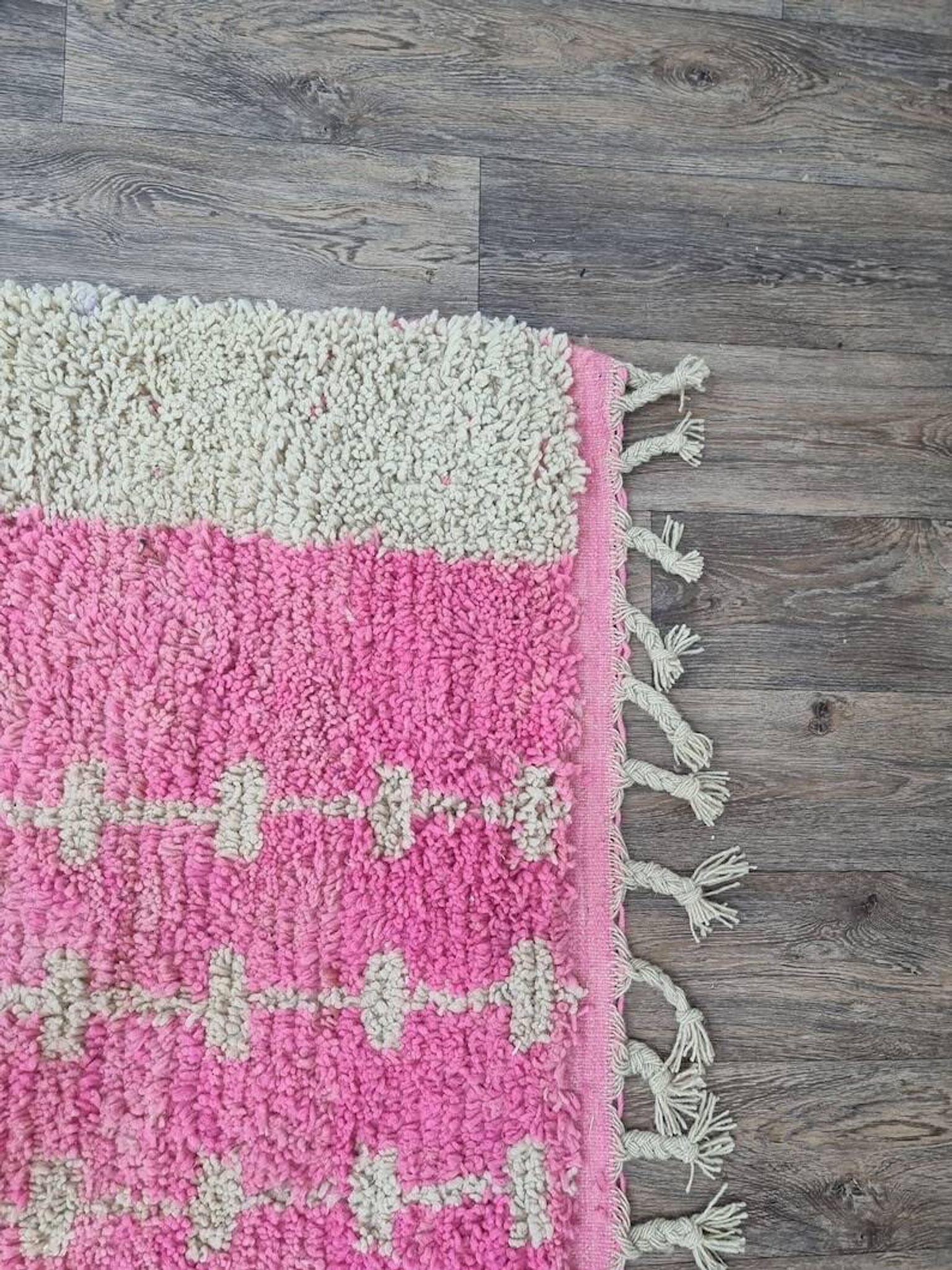 Traditional handmade wool rug size 150 x 250 cm